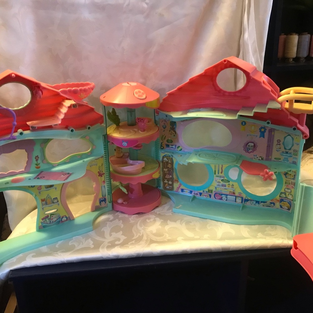 2005 Littlest Pet Shop**Biggest Littlest Pet Shop house